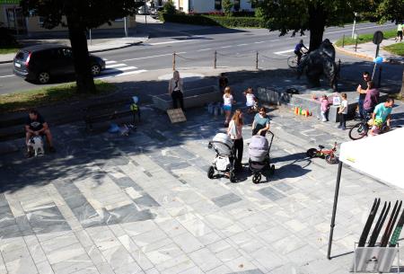 PREDSTAVITEV ETM PRED KULTURNIM DOMOM 15 FOTO LJUBO VUKELIČ